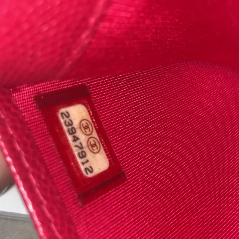 Chanel Quilted Caviar Boy hot Pink Wallet coming with non CC pearl strap - Picture 9 of 9